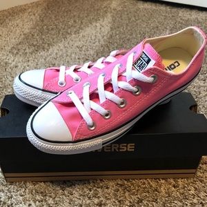 Women’s size 6M  bright pink low top Converse